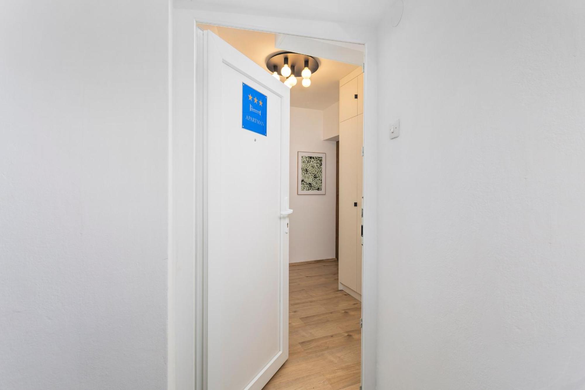 Brand New Apartment Close To The Beach, City Center And University Of Rijeka - Apartment Karlo Buitenkant foto